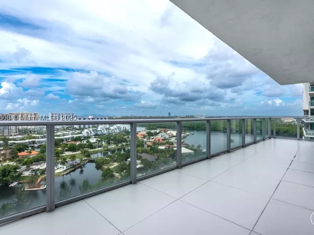 3-bedroom condo for sale in Sunny Isles Beach - 300 Sunny Isles Blvd 4-1808 - MondialRealty