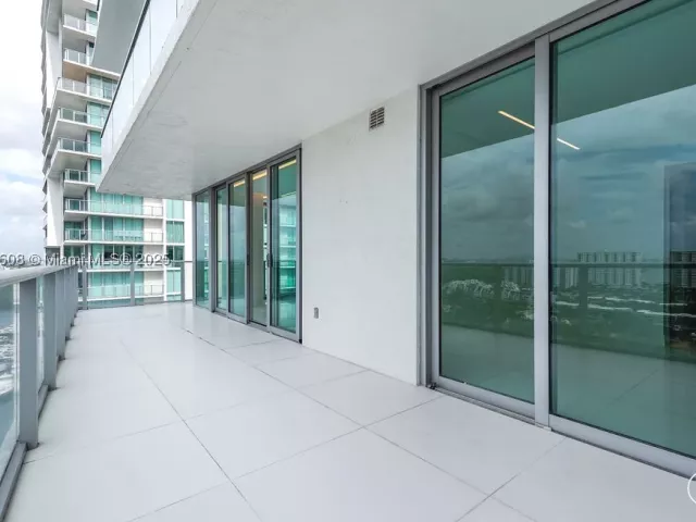 3-bedroom condo for sale in Sunny Isles Beach - 300 Sunny Isles Blvd 4-1808 - MondialRealty