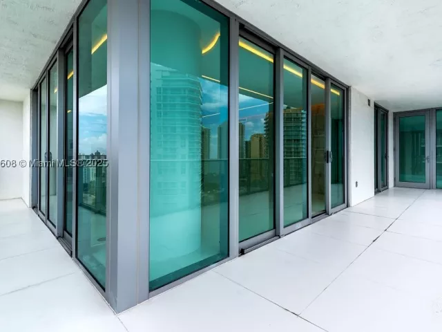 3-bedroom condo for sale in Sunny Isles Beach - 300 Sunny Isles Blvd 4-1808 - MondialRealty