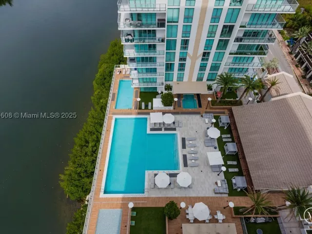 3-bedroom condo for sale in Sunny Isles Beach - 300 Sunny Isles Blvd 4-1808 - MondialRealty