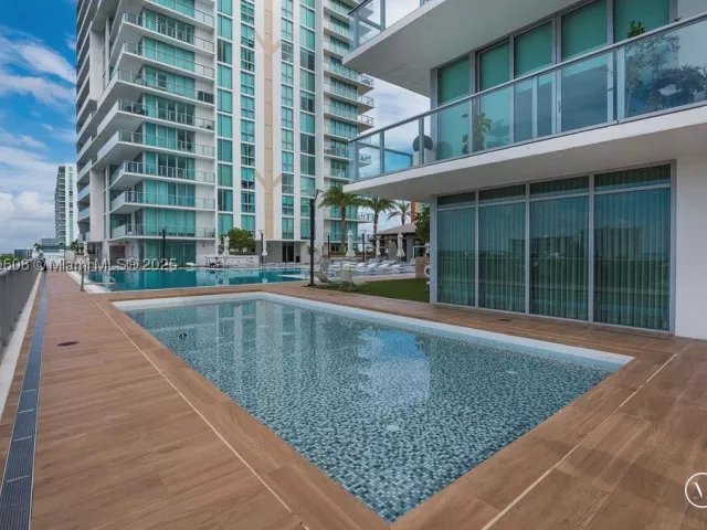 3-bedroom condo for sale in Sunny Isles Beach - 300 Sunny Isles Blvd 4-1808 - MondialRealty