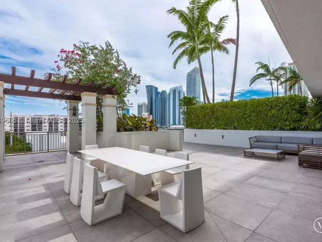 3-bedroom condo for sale in Sunny Isles Beach - 300 Sunny Isles Blvd 4-1808 - MondialRealty