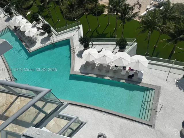 1-bedroom condo for sale in Sunny Isles Beach - 17001 Collins Ave 1002 - MondialRealty