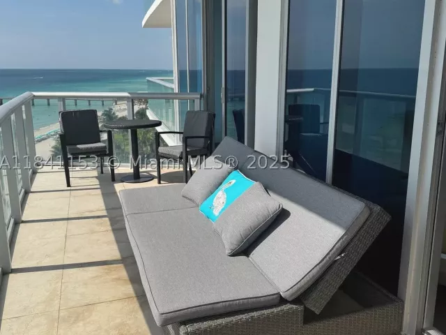1-bedroom condo for sale in Sunny Isles Beach - 17001 Collins Ave 1002 - MondialRealty