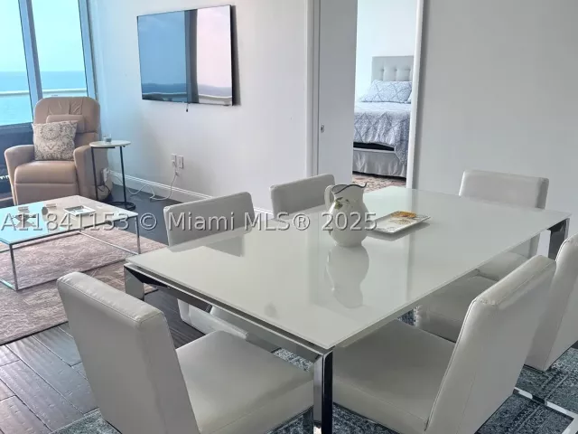 1-bedroom condo for sale in Sunny Isles Beach - 17001 Collins Ave 1002 - MondialRealty