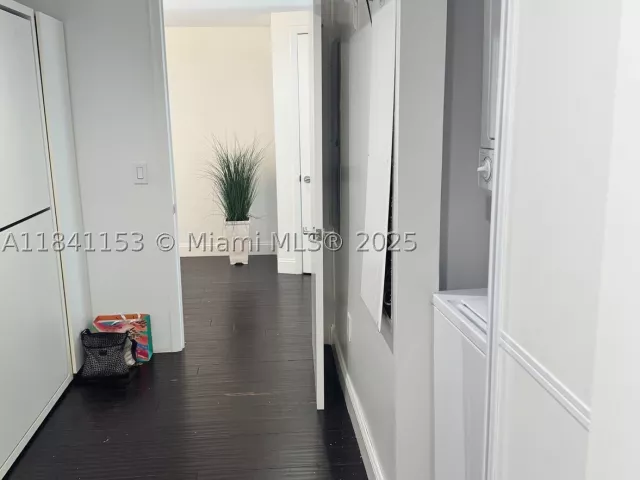 1-bedroom condo for sale in Sunny Isles Beach - 17001 Collins Ave 1002 - MondialRealty