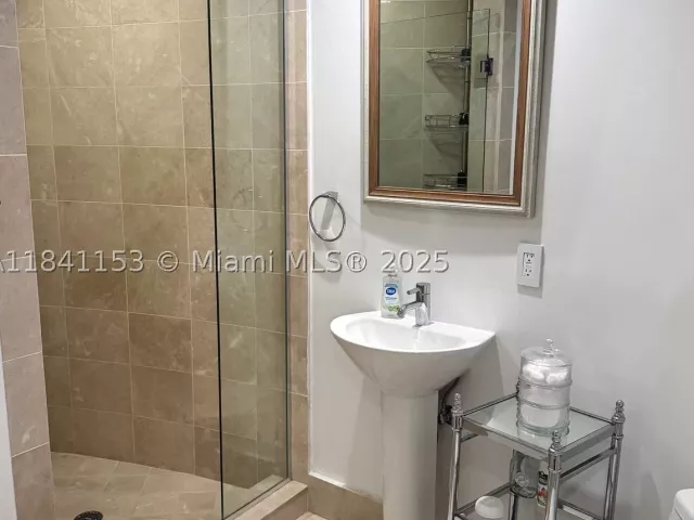 1-bedroom condo for sale in Sunny Isles Beach - 17001 Collins Ave 1002 - MondialRealty