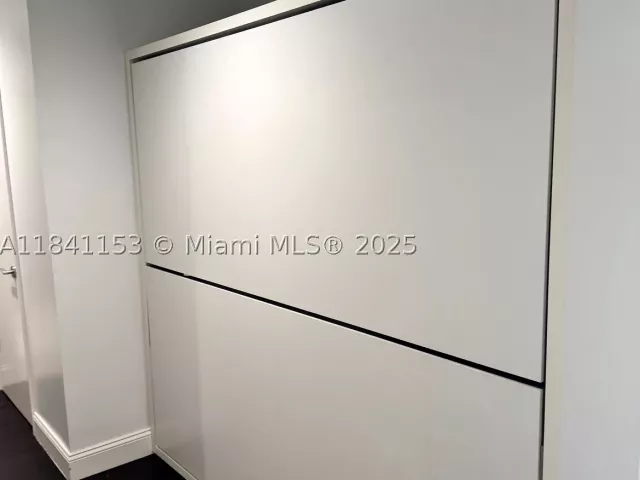 1-bedroom condo for sale in Sunny Isles Beach - 17001 Collins Ave 1002 - MondialRealty