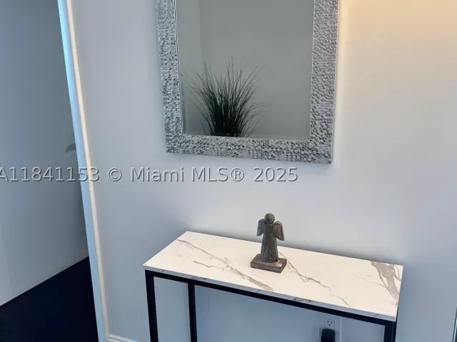 1-bedroom condo for sale in Sunny Isles Beach - 17001 Collins Ave 1002 - MondialRealty