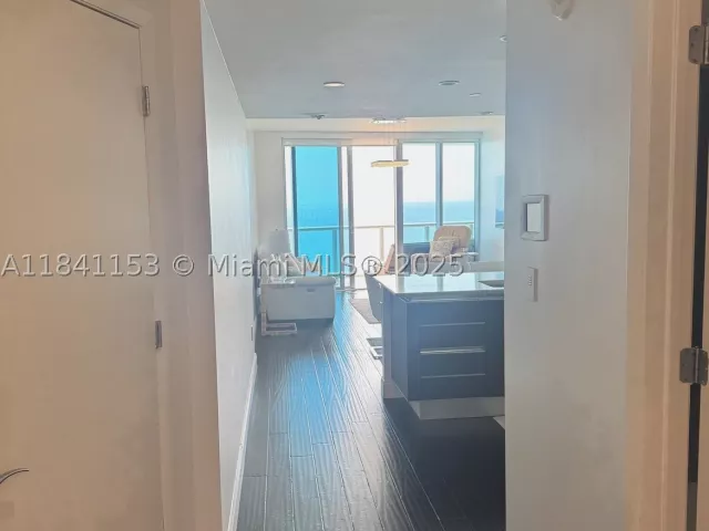 1-bedroom condo for sale in Sunny Isles Beach - 17001 Collins Ave 1002 - MondialRealty