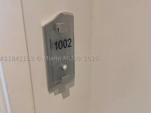 1-bedroom condo for sale in Sunny Isles Beach - 17001 Collins Ave 1002 - MondialRealty