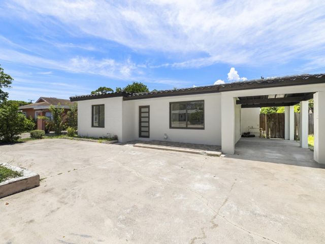 Home for sale at 1339 NE 15th Avenue - photo 6338999