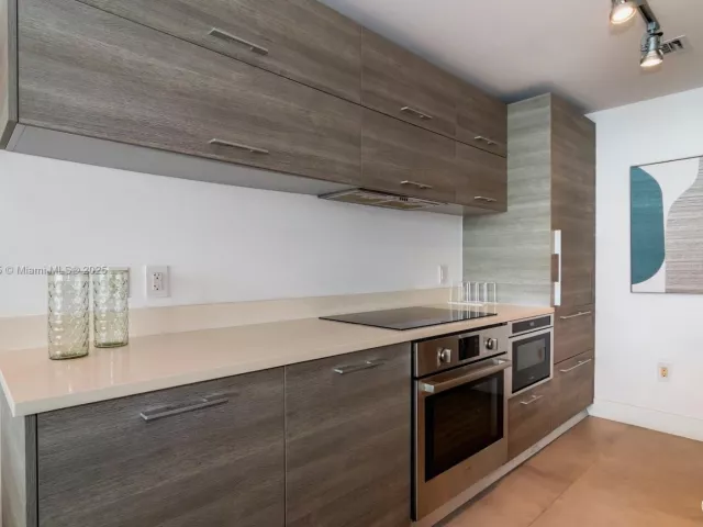 2-bedroom condo for sale in Miami - 650 NE 32nd St 4206 - MondialRealty