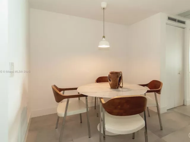2-bedroom condo for sale in Miami - 650 NE 32nd St 4206 - MondialRealty