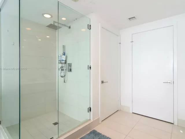 2-bedroom condo for sale in Miami - 650 NE 32nd St 4206 - MondialRealty