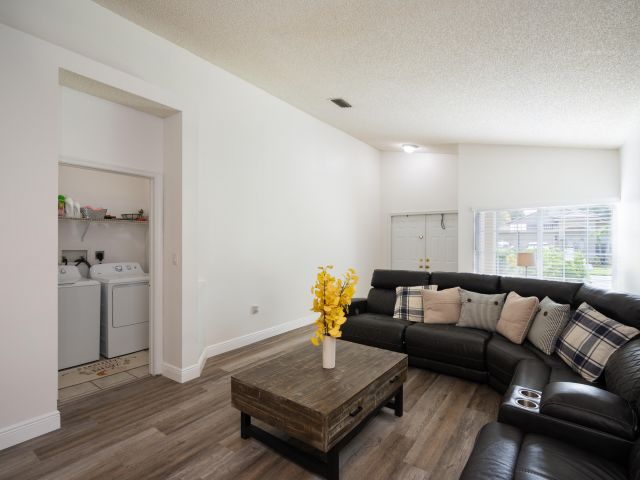 Home for sale at 370 SW 203rd Avenue - photo 6328486