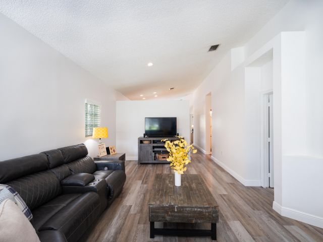 Home for sale at 370 SW 203rd Avenue - photo 6328487