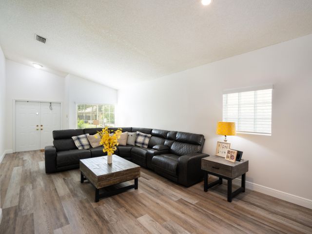 Home for sale at 370 SW 203rd Avenue - photo 6328491