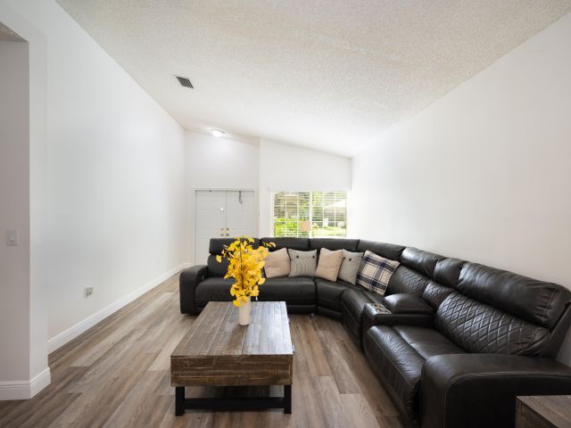 Home for sale at 370 SW 203rd Avenue - photo 6328492