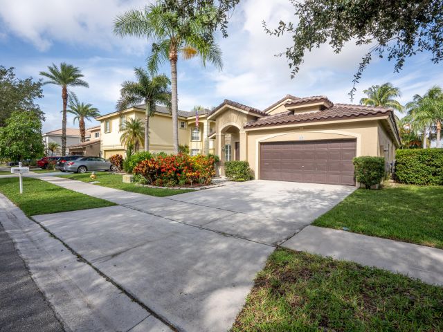 Home for sale at 370 SW 203rd Avenue - photo 6328495