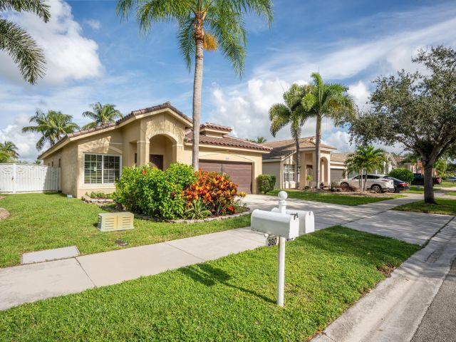 Home for sale at 370 SW 203rd Avenue - photo 6328496