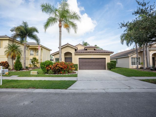 Home for sale at 370 SW 203rd Avenue - photo 6328497