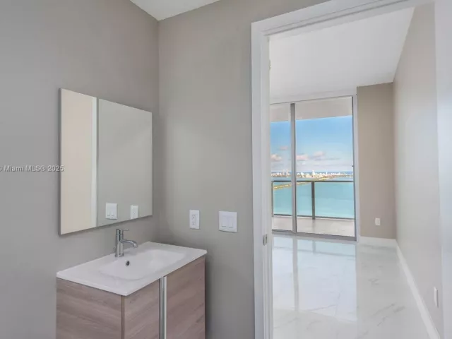 Apartment for sale  Unit #3903 - photo 6345404