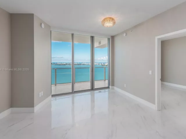 Apartment for sale  Unit #3903 - photo 6345405