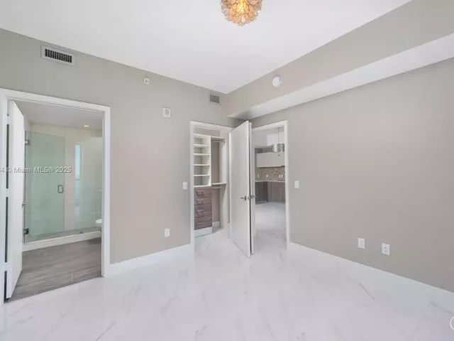 Apartment for sale  Unit #3903 - photo 6345401