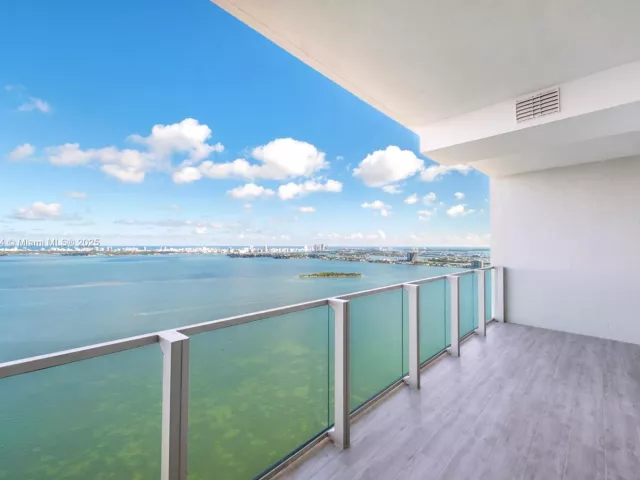 Apartment for sale  Unit #3903 - photo 6345393