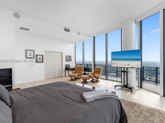 4-bedroom condo for sale in Miami - 801 S Miami Ave PH5801 - MondialRealty