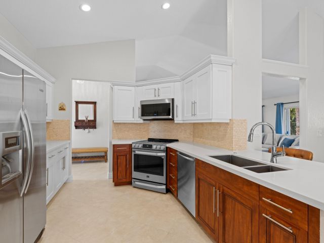 Home for rent at 7598 Fairway Trail - photo 6365204