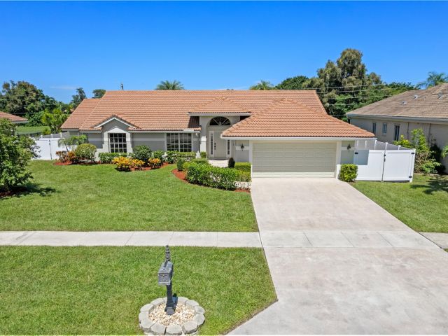 Home for rent at 7598 Fairway Trail - photo 6365231