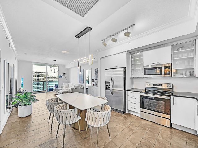 Apartment for sale  Unit #1803 - photo 6332632