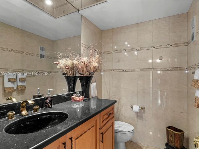3-bedroom condo for sale in Aventura - 20281 E Country Club Dr 207 - MondialRealty