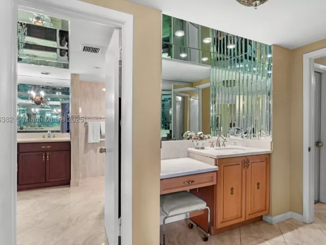 3-bedroom condo for sale in Aventura - 20281 E Country Club Dr 207 - MondialRealty