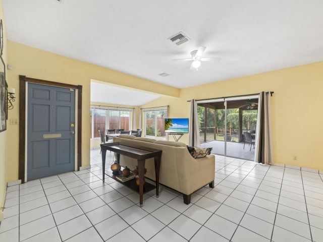 Home for sale at 906 NE 5th Street - photo 6345855