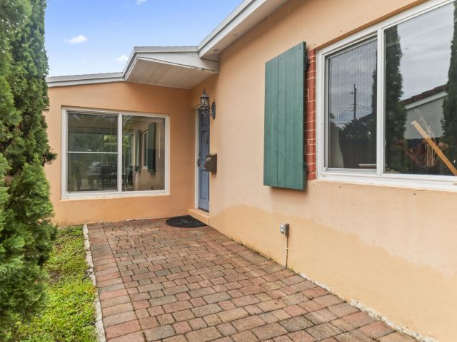 Home for sale at 906 NE 5th Street - photo 6345857