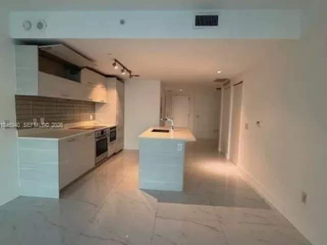 2-bedroom condo for sale in Miami - 650 NE 32nd St 4406 - MondialRealty