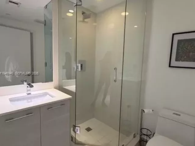 2-bedroom condo for sale in Miami - 650 NE 32nd St 4406 - MondialRealty