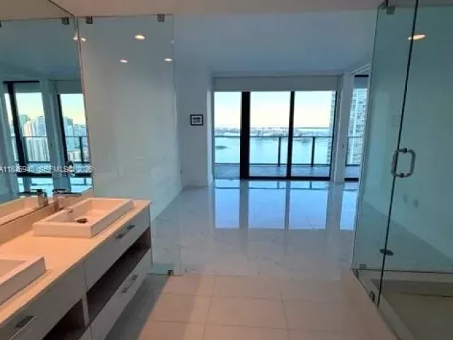 2-bedroom condo for sale in Miami - 650 NE 32nd St 4406 - MondialRealty