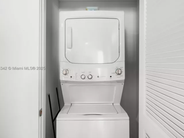 2-bedroom condo for sale in Miami - 3900 Biscayne Blvd S-400 - MondialRealty