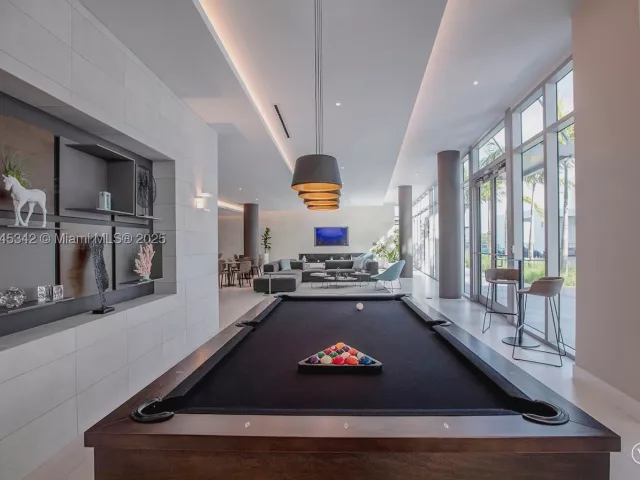 2-bedroom condo for sale in Miami - 3900 Biscayne Blvd S-400 - MondialRealty