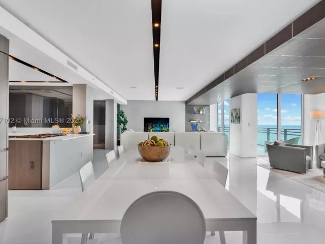2-bedroom condo for rent in Hollywood - 3535 S Ocean Drive 2104 - MondialRealty