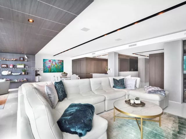 2-bedroom condo for rent in Hollywood - 3535 S Ocean Drive 2104 - MondialRealty