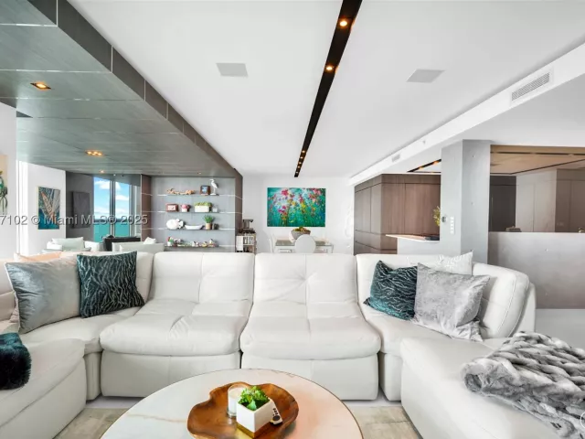 2-bedroom condo for rent in Hollywood - 3535 S Ocean Drive 2104 - MondialRealty