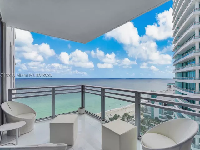 2-bedroom condo for rent in Hollywood - 3535 S Ocean Drive 2104 - MondialRealty