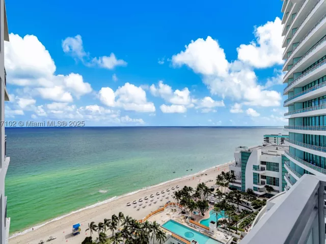 2-bedroom condo for rent in Hollywood - 3535 S Ocean Drive 2104 - MondialRealty