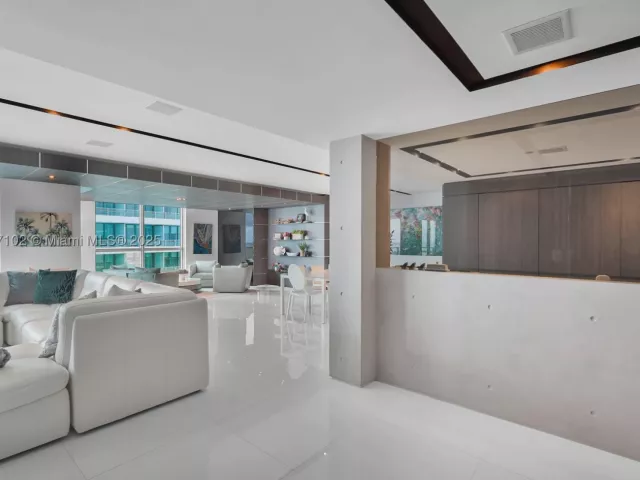 2-bedroom condo for rent in Hollywood - 3535 S Ocean Drive 2104 - MondialRealty