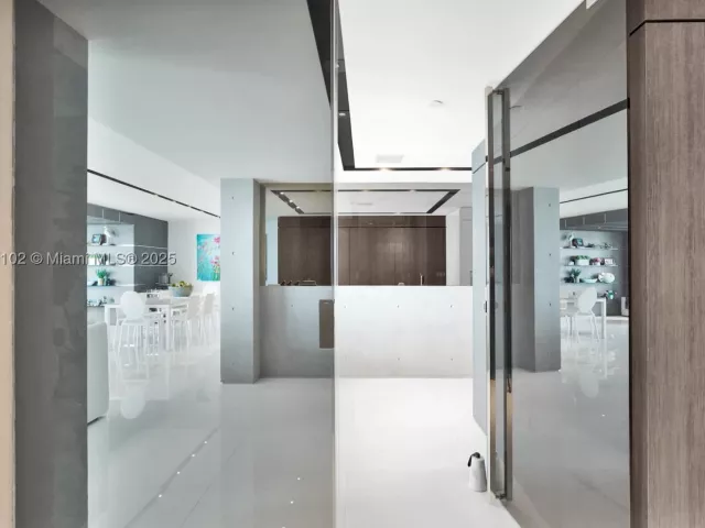 2-bedroom condo for rent in Hollywood - 3535 S Ocean Drive 2104 - MondialRealty